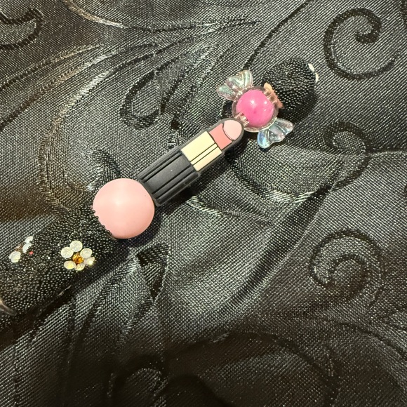 Black and Pink Floral Pen - Picture 2 of 3